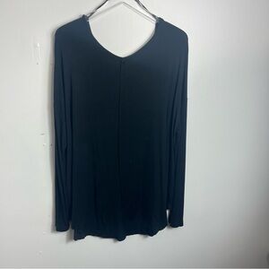 Free People Oversized long sleeve V-Neck Top size Large 1710